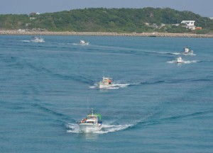 外国漁船操業等調査・監視に向かう池間漁協所属の漁船団